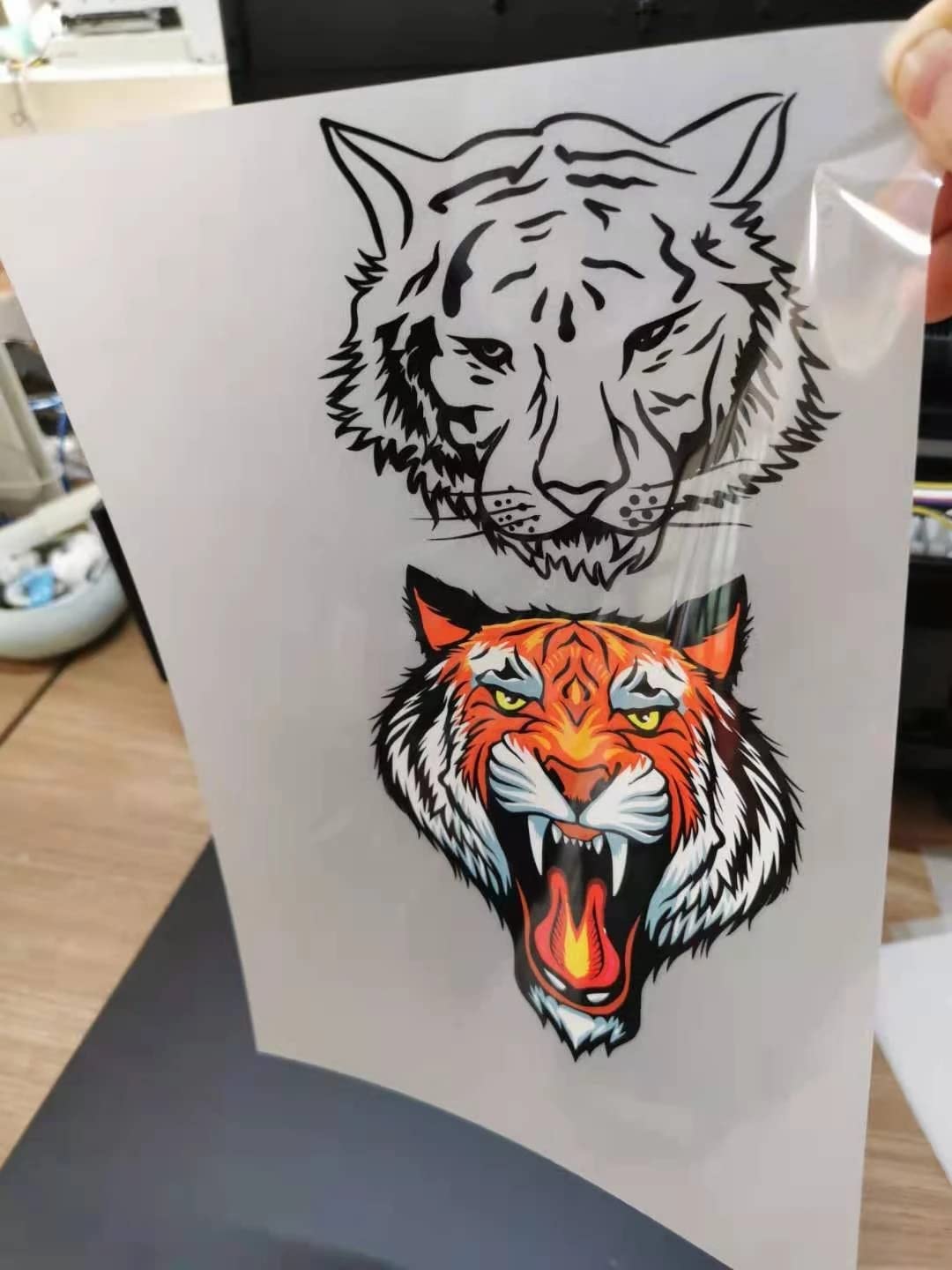 Impresora DTF A4 L805 para camisetas, telas, cuero, juguetes, trajes de baño, artesanías, camisetas, almohadas y otros textiles. (Impresora DTF + 6 tintas de 100 ml + 100 películas PET) - Negra