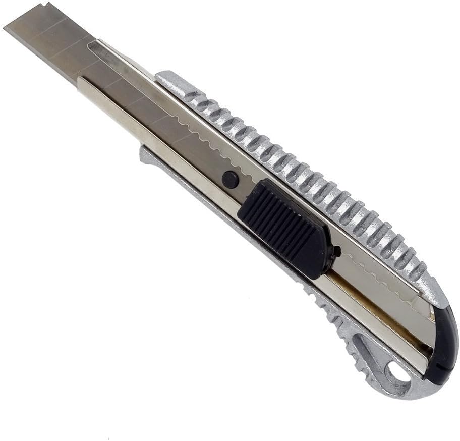 Professional Cutter Knife (18mm) With Break Blades (Plastic) Separable Blade Cutter, Carpet Knife / 052