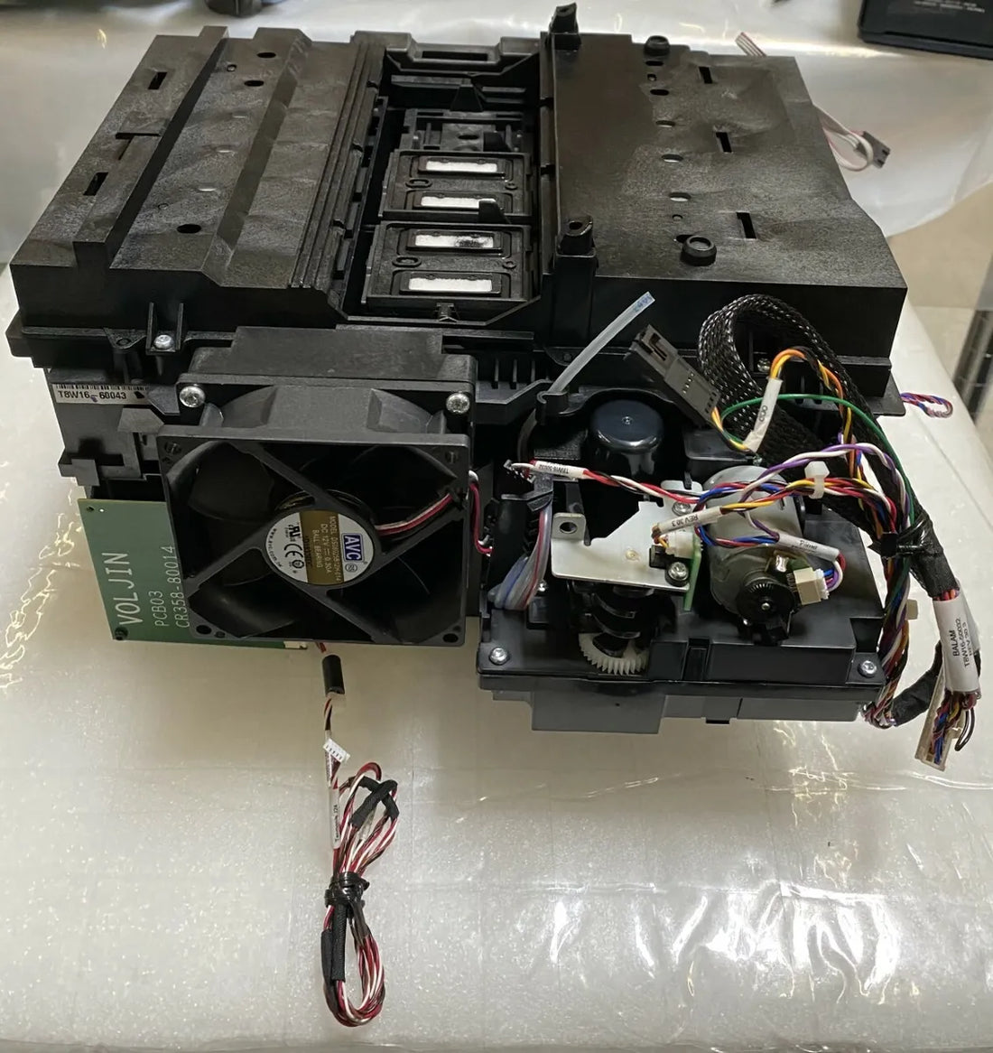 Kit de servicio gráfico de 6 tintas para la estación de servicio HP Designjet serie Z6 (T8W15-67026)